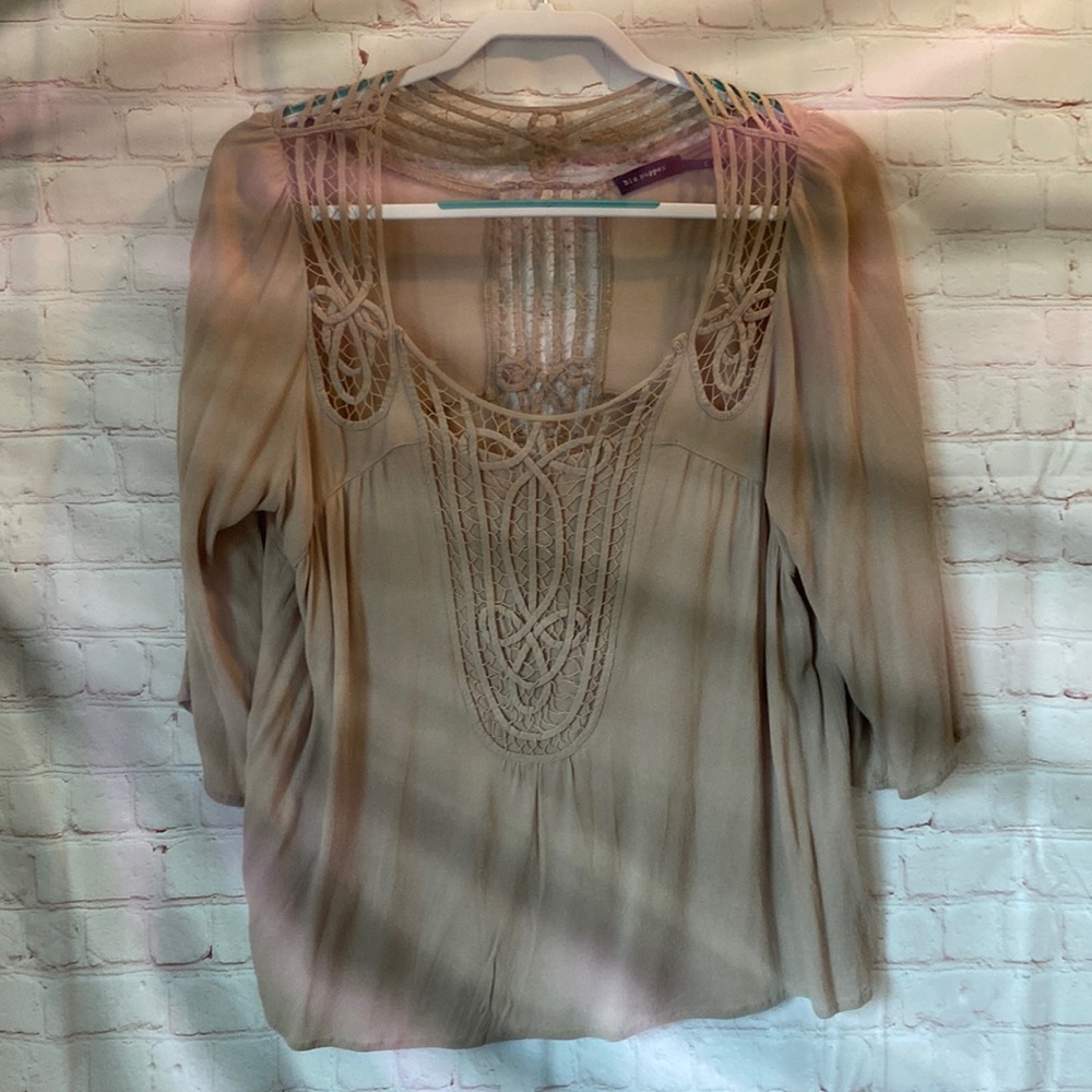 Flowy blouse with sexy cutouts
